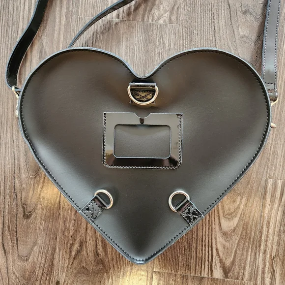 SOLD NWOT Doc Marten's Kiev Leather Heart Bag - Picture 3 of 16